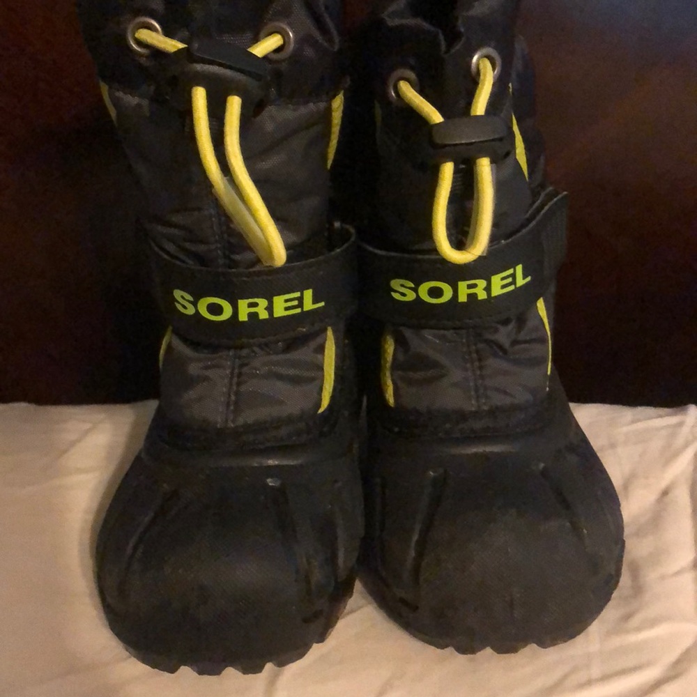 Kids boots waterproof